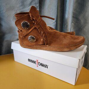 Women's Two Button Softsole Boot